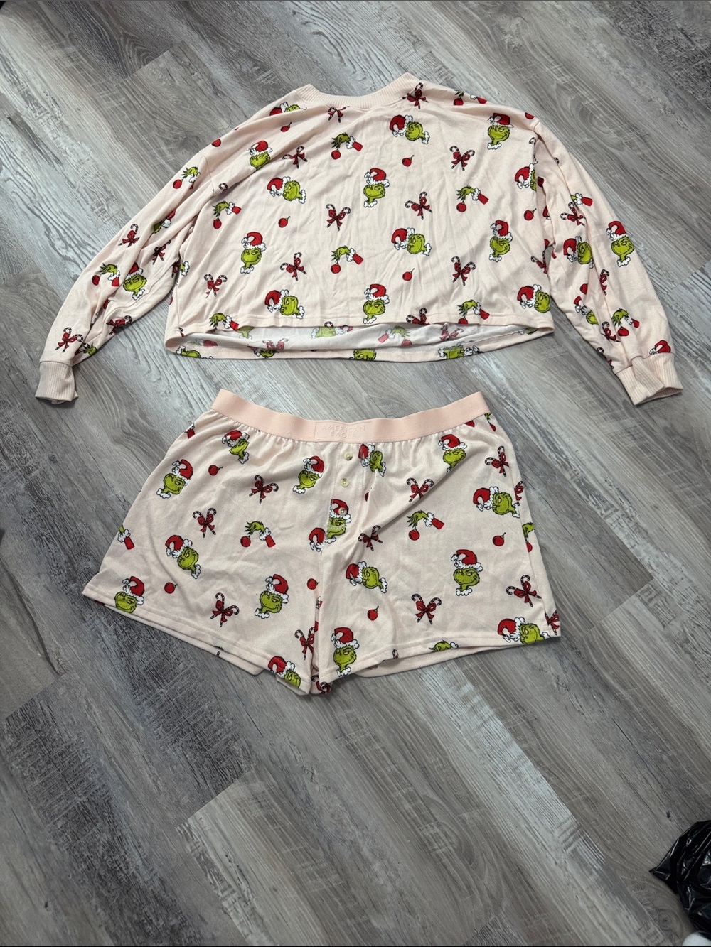 American Eagle Outfitters Pink Grinch Print Women’s Pajama Set
